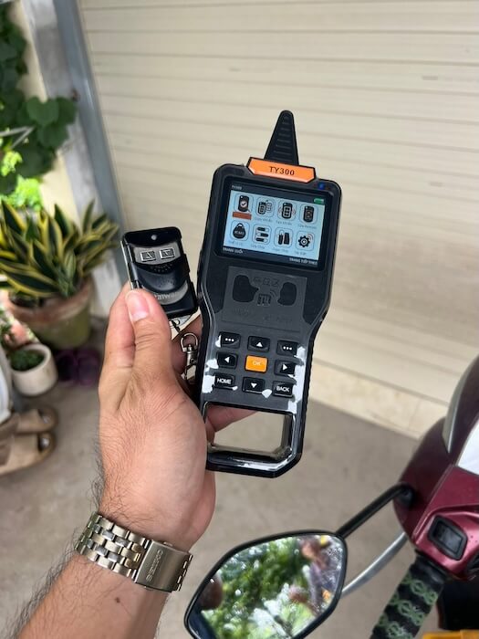 hộp điều khiển cửa cuốn cần kiểm tra sửa chữa
