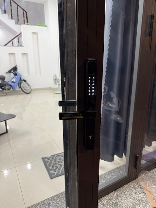 khóa vân tay điện tử lắp tại cửa nhà
